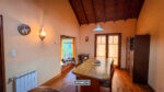 Casa en Sierra de los Padres frente al golf, parque arbolado y departamento independiente - Imagen 18