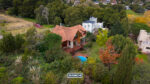 Casa en Sierra de los Padres frente al golf, parque arbolado y departamento independiente - Imagen 7