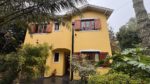Vivir en el Bosque Peralta Ramos: casa con parque, terraza y 3 habitaciones - Imagen 2